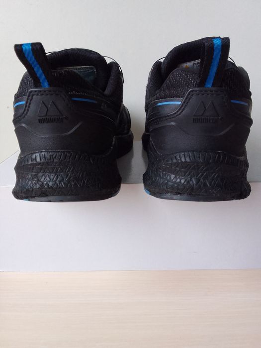 Кросівки міцні  40 розмір