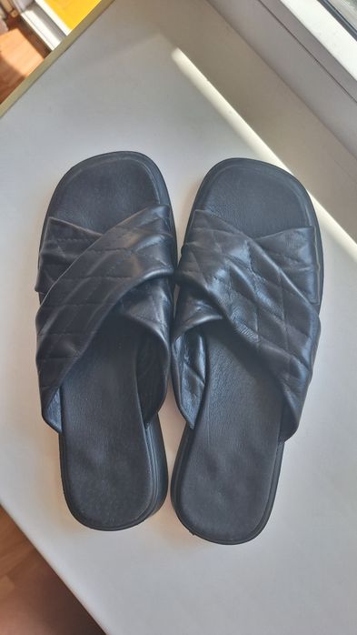 Продам кожаные шлепанцы