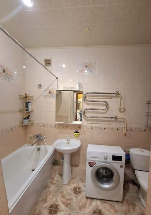 Продам  1к.кв метро Холодная Гора, " сталинка"  38 кв.м
