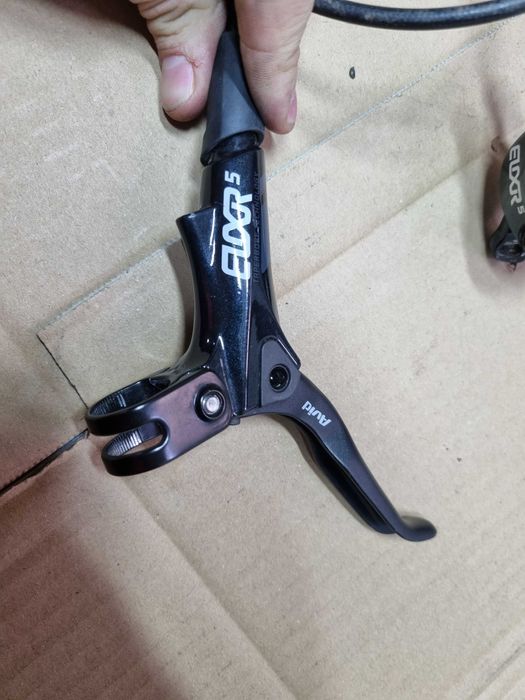 Hamulec hydrauliczny przedni Avid Elixir 5