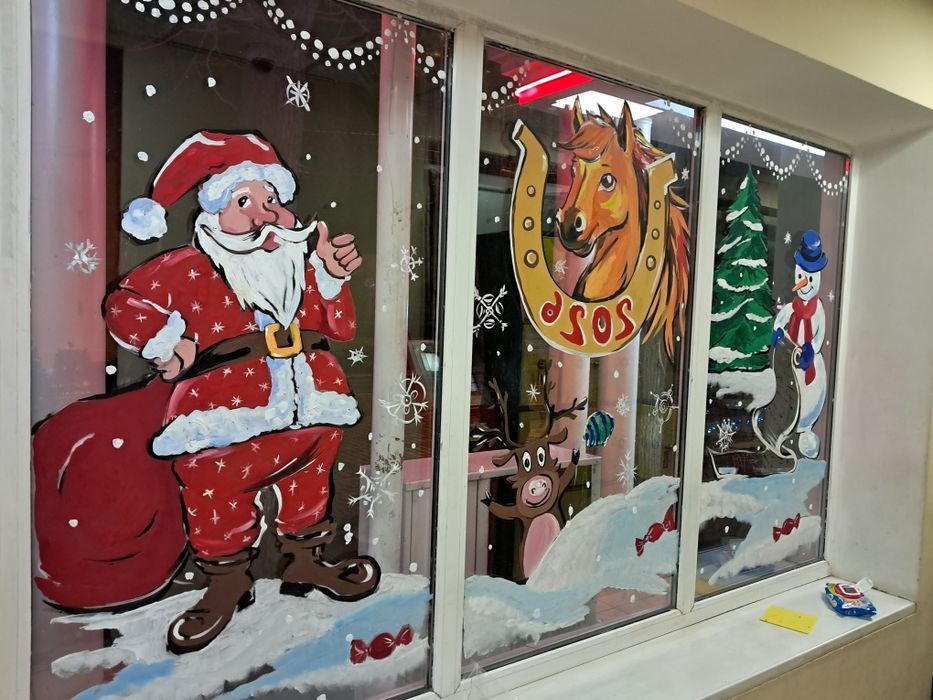 Роспись стен, витрин, окон, мебели