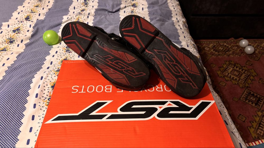 Продам мотоботи 43 розмір RST