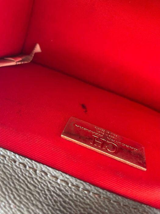 carteira carolina herrera tons vermelho e dourado e beje