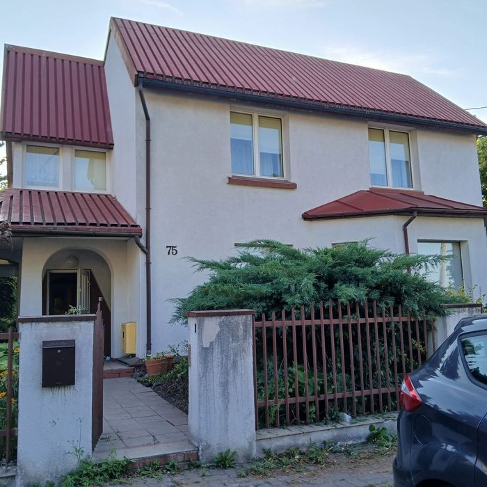 Przestronny dom z fotowoltaika, dużym budynkiem 160m2 pod inwestycje