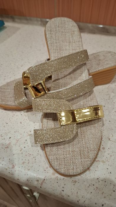 Nowe klapki damskie.