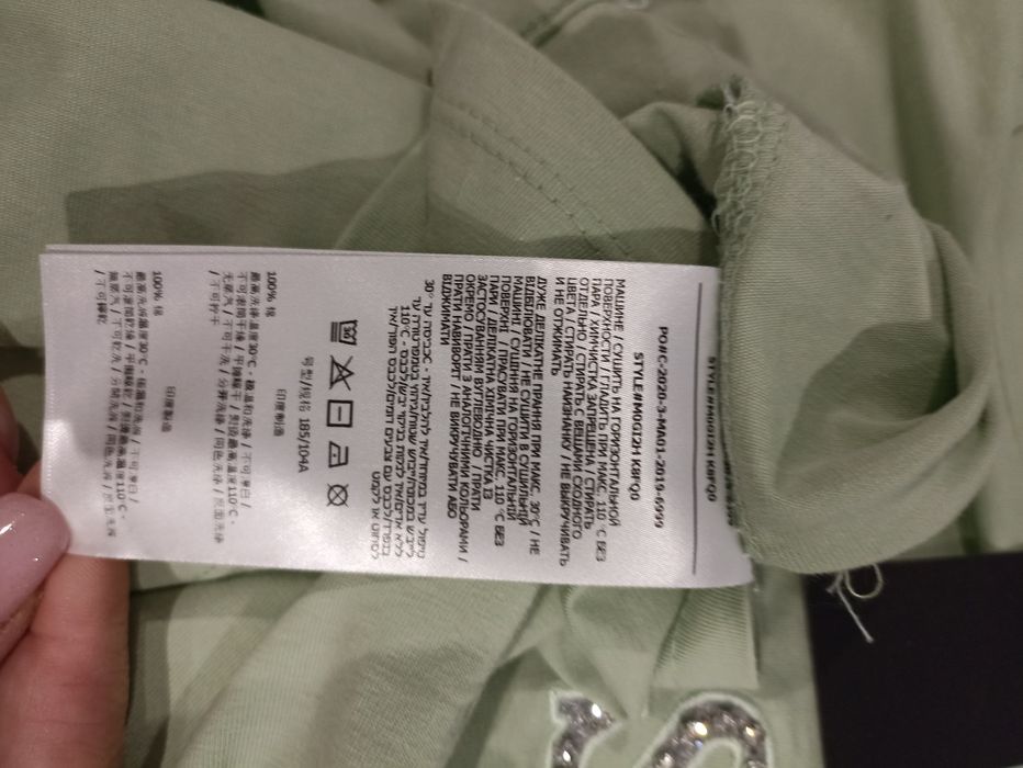 T-shirt z cekinami roz.S/M Guess