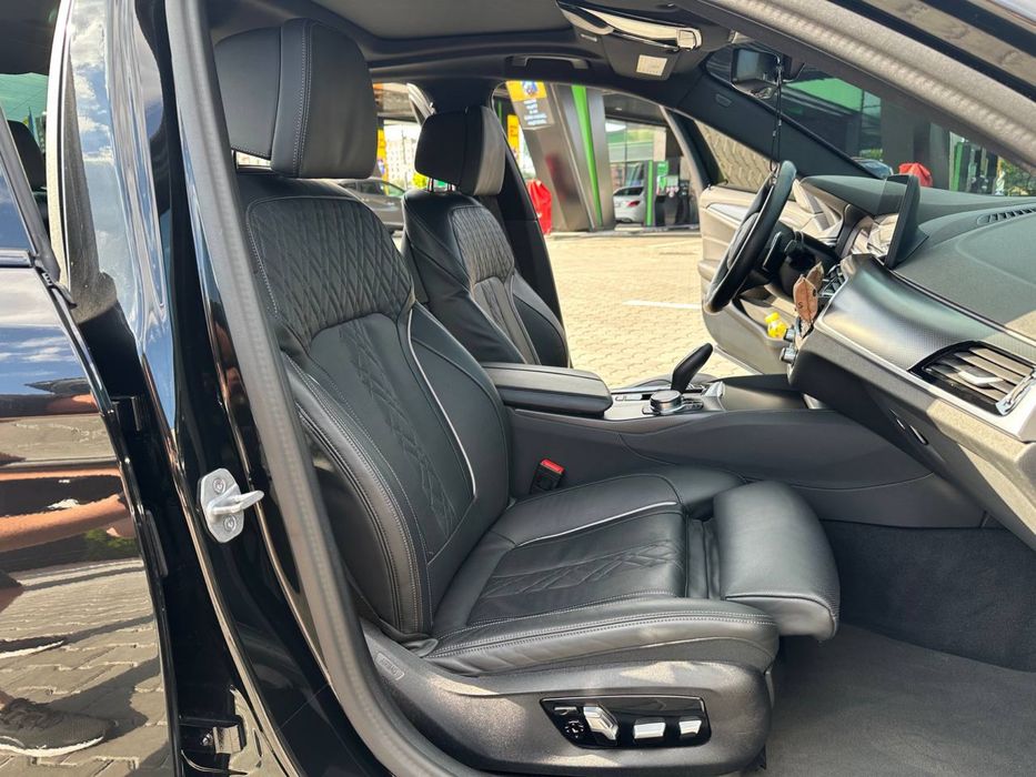BMW G30 M550i 2022