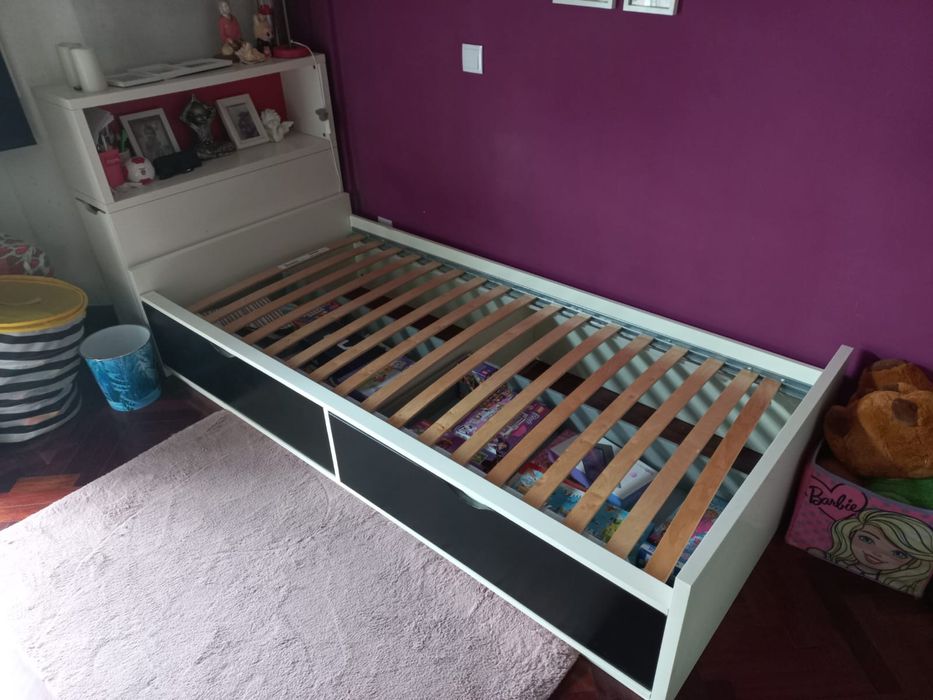 Cama ikea de solteiro com gavetões e cabeceira