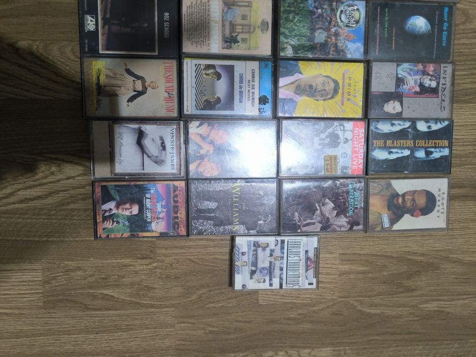 25 cassetes de musica