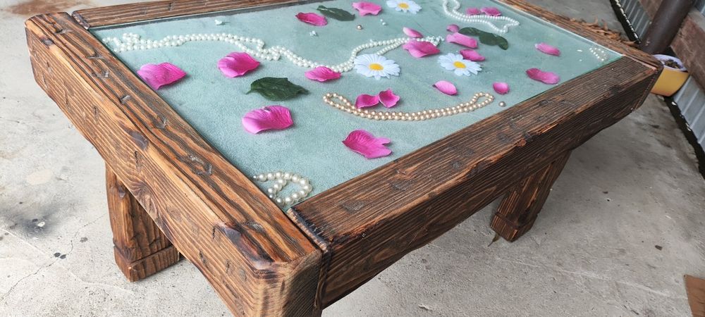 Стіл журнальний цікавий