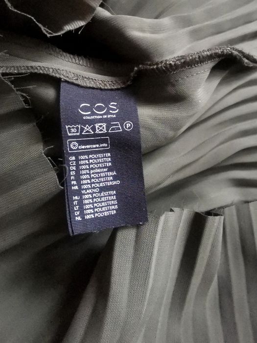 COS sukienka khaki plisowana