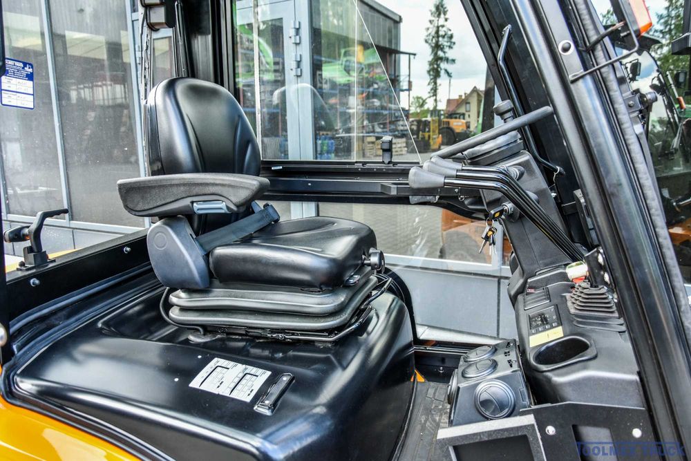 Elektryczny wózek widłowy Hangcha CPD25-XEY2-SI + Kabina