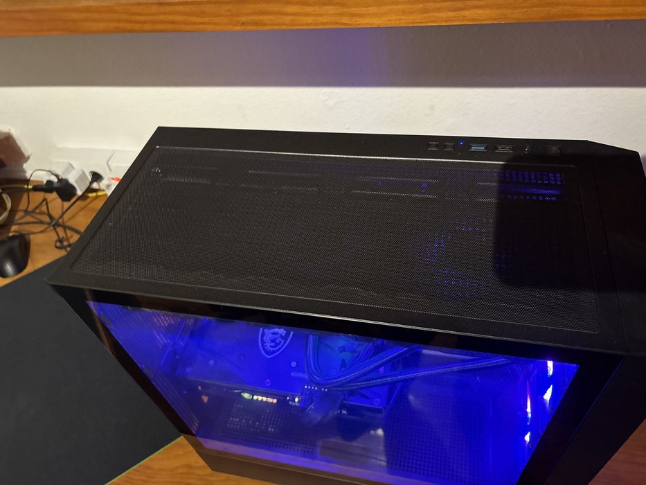 Vendo PC Gaming RGB com RTX 3060, Ryzen 5, 16 GB de RAM, SSD rápido e refrigeração líquida DeepCool. Estado excelente, pronto a jogar.