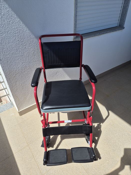 Cadeira Sanitária e de Banho
