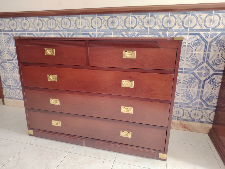 Conjunto em muito bom estado 2 mesas de cabeceira 1 cómoda e espelho