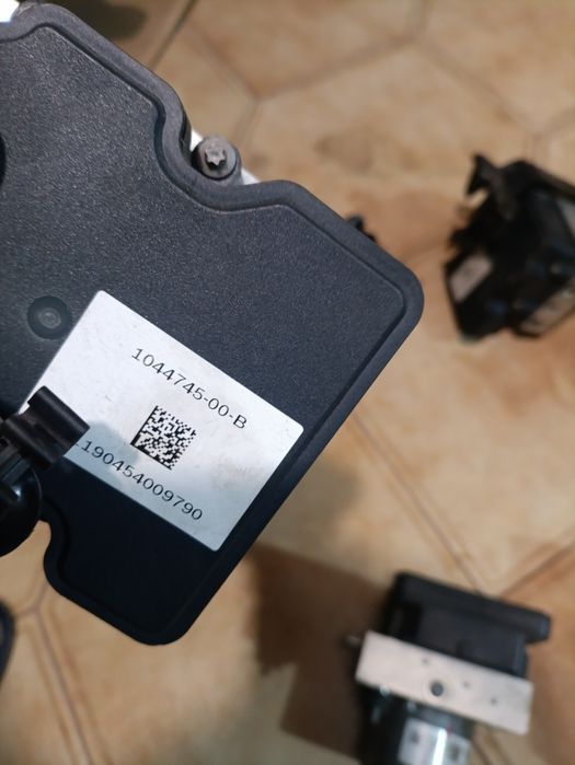 Блок ABS Tesla model 3  кронштейн абс