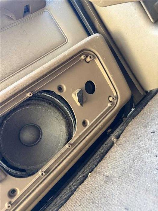 Land Rover Discovery 300 subwoofer porta mala