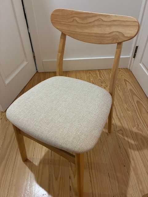 Cadeiras de jantar Cloda em tecido e madeira