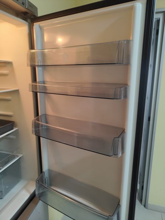 Frigorífico Combinado Balay Inox No Frost – Display Digital – A funcionar