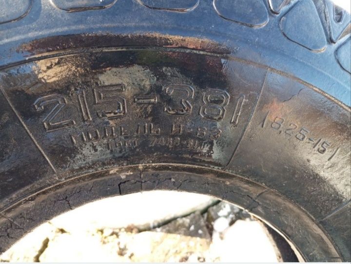 Продам шину 215-381