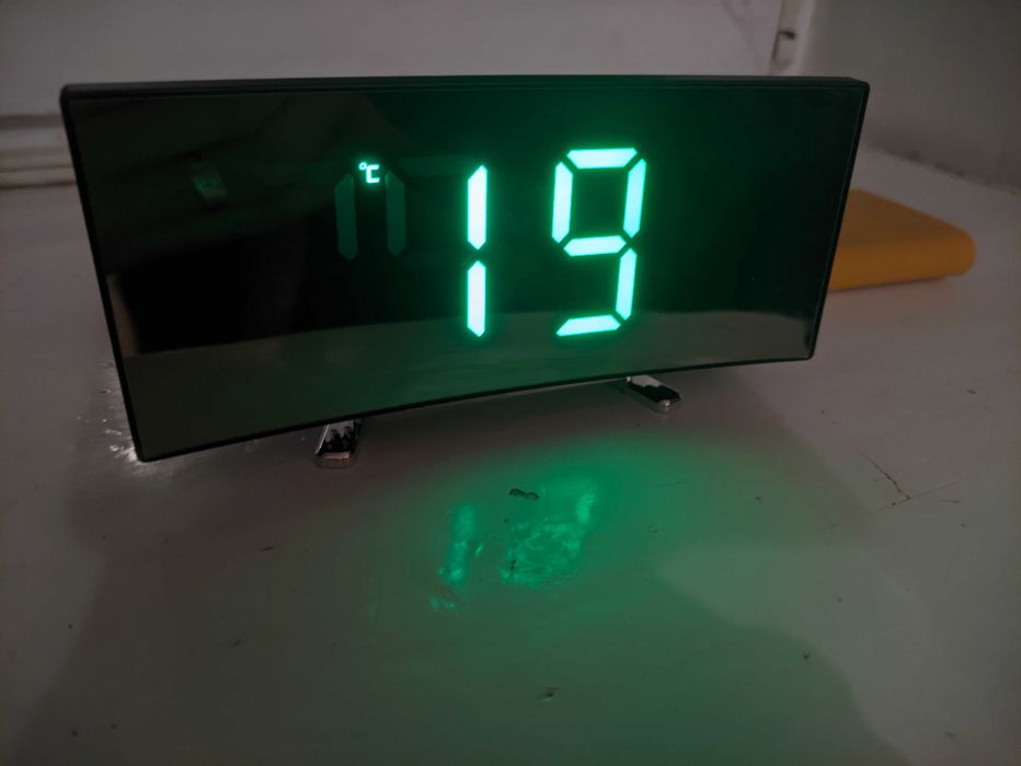 Годинник електронний настільний з LED підсвічуванням, термометром