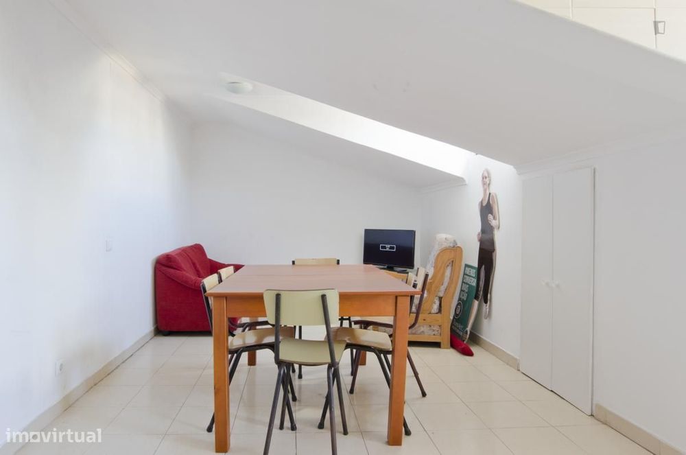 Quarto - localizado em Alcântara Lisbon