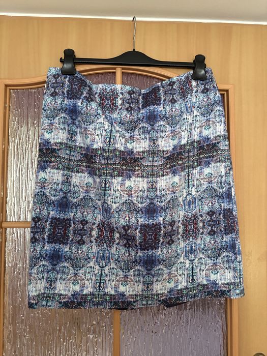 Spódniczka we wzorki wzorzysta