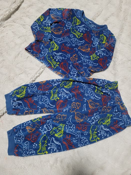 Продам плюшеву піжаму на хлопчика 1,5-2роки. Розмір 92