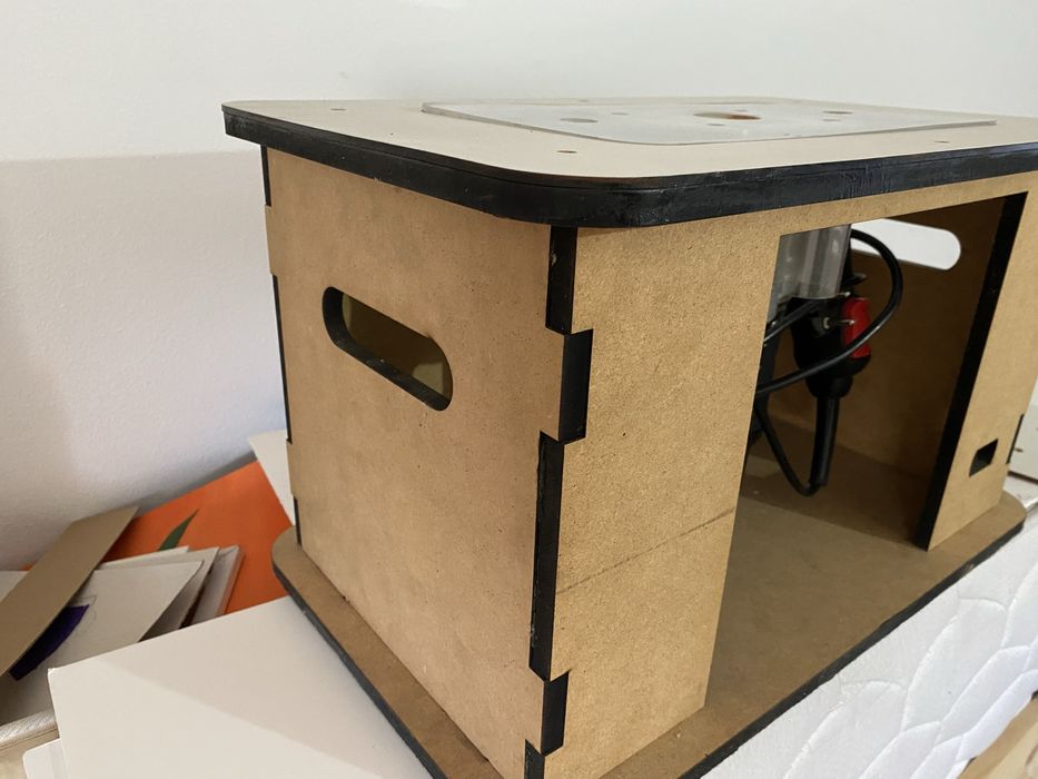 Tupia como nova com bancada de trabalho portátil