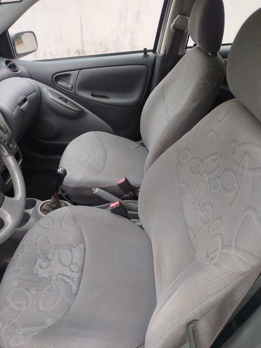 Carro estado razoável