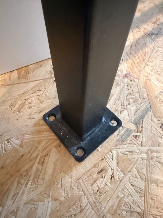 Balustrada metalowa z drewnianym poręczem dębowym  – czarna – solidna konstrukcja