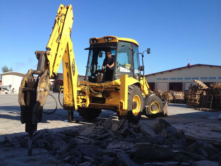 Послуги экскаватора навантажувача JCB в Кременчуці.