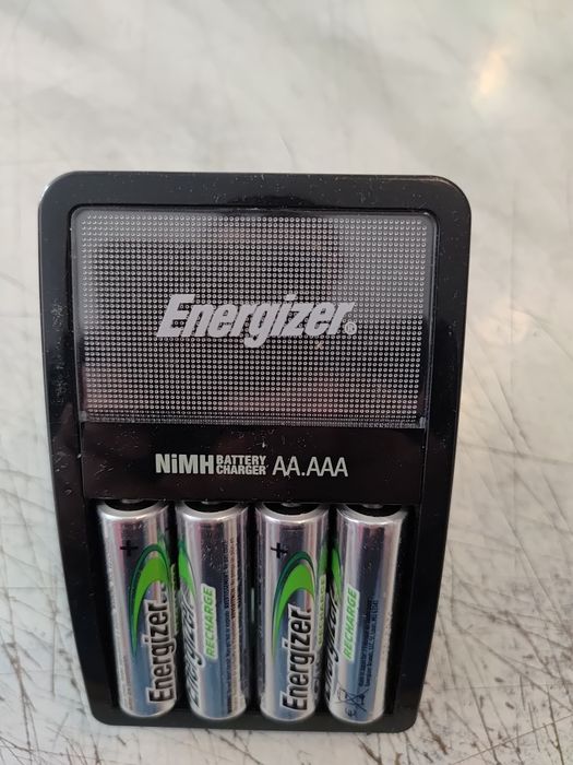 Ładowarka + 4xAA Akumulatory Energizer NOWE