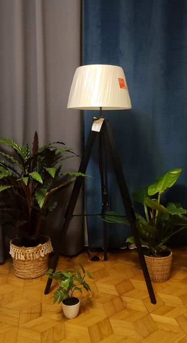 Lampa drewniana stojąca trójnóg