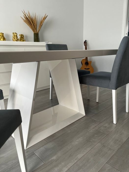 Mesa de Jantar + Cadeiras