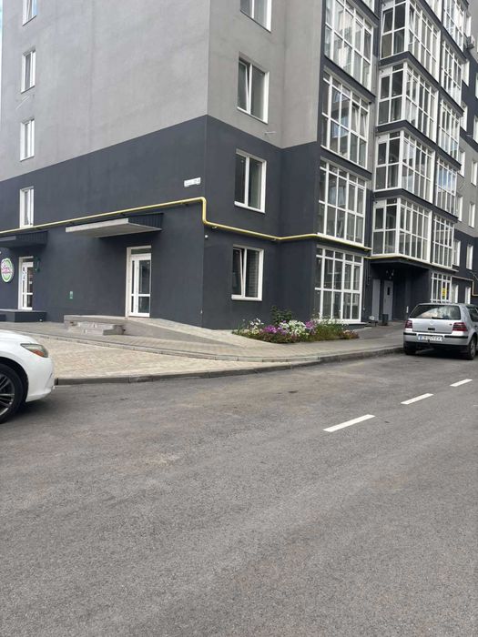 СИЛЬНА локація для вашого бізнесу — 69 м² НА ЛЬОТНІЙ!