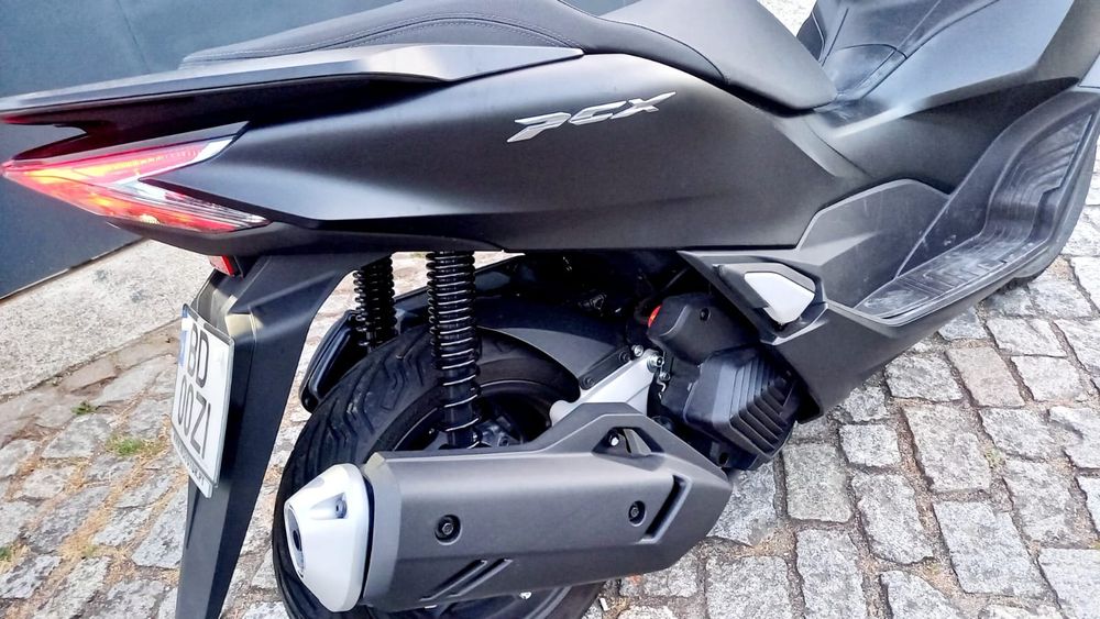 Honda PCX 125 de 2023 com apenas 2800km