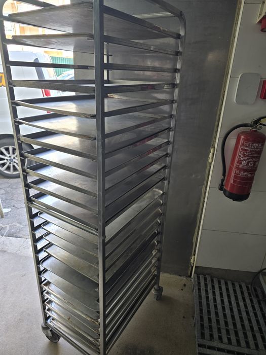 Carrinho de inox com tabuleiros 65×40