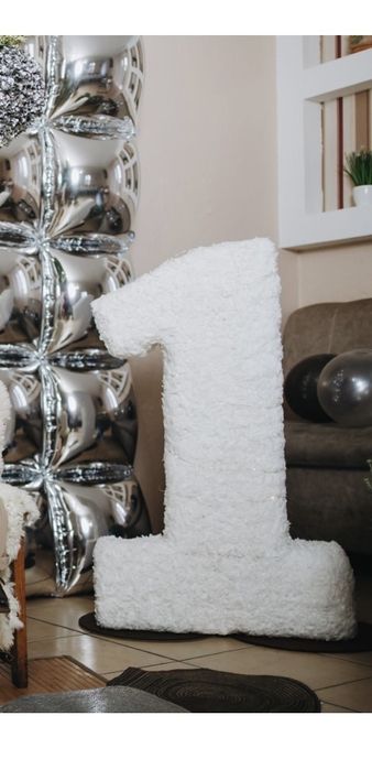 Цифра на 1 рік велика об‘ємна