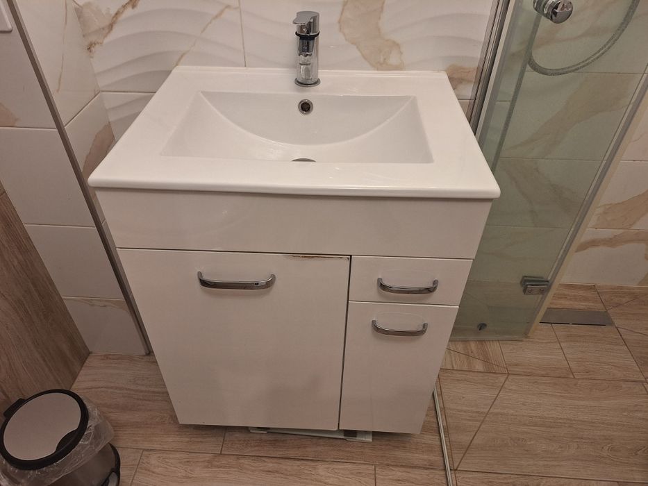 Sprzedam szafkę łazienkową