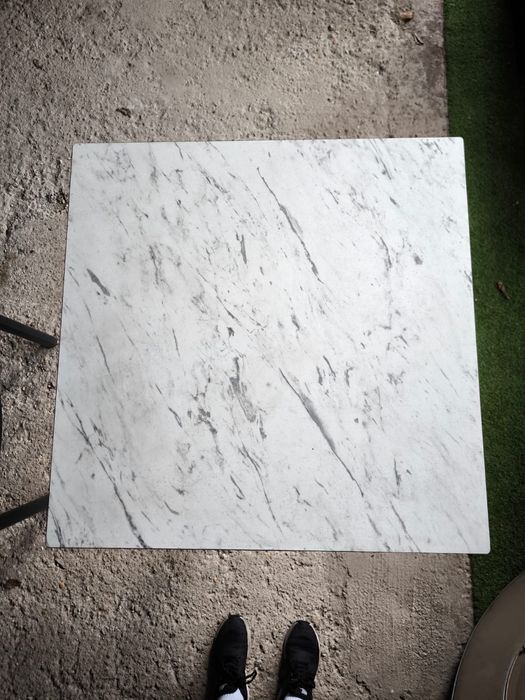Mesa de Esplanada Exterior – Estrutura Metálica Pesada | Tampo Efeito Mármore