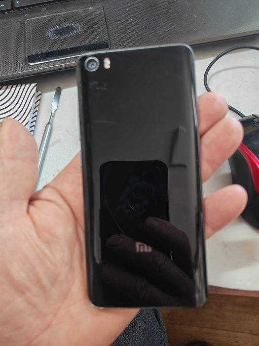 мобільний телефон Xiaomi Mi 5