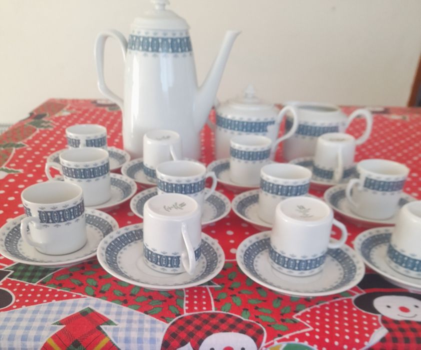 Baixa de preço! Conjunto  de cafe vista alegre novo. Nunca usado