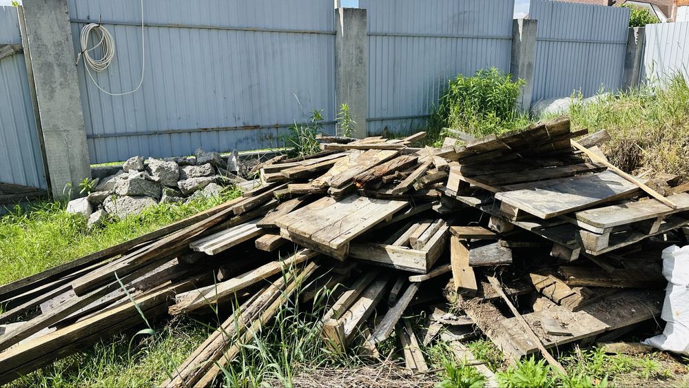 Дошки на дрова віддаю