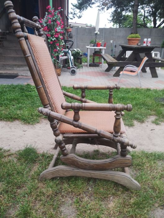 Sprzedam stary drewniany fotel bujany na sprężynach