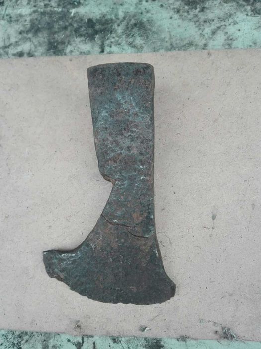 Топор  под реставрацию.