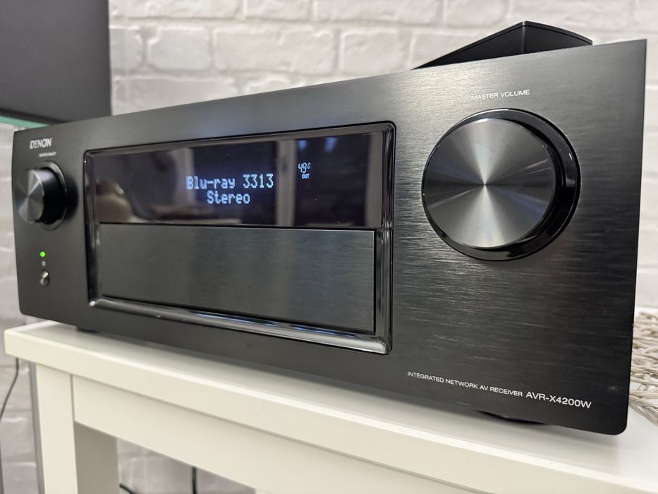 Amlplituner Denon X4200w Atmos super sten