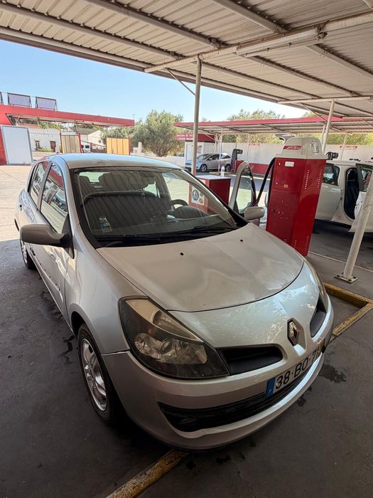 Vende -clio  2300 negociável