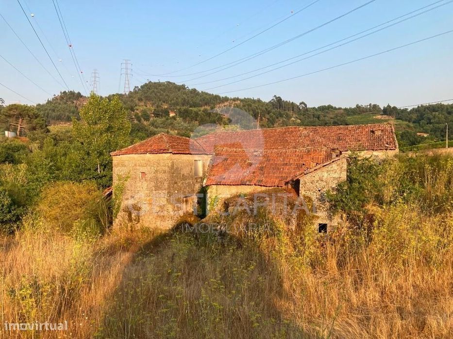 Propriedade com mais de 3 ha e casa em granito no Marco de Canaveses