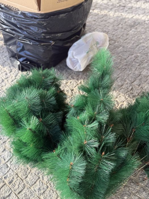 Árvore Natal 180cm+ luzes brancas + bolas + estrela